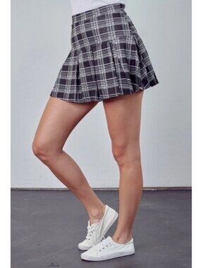 Woman's Black Plaid Print Pleated Skirt sz